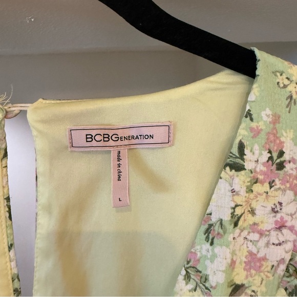 BCBGeneration Ditsy Floral Smocked Waist Tiered Skirt Ruffle Mini Dress Sz Large - Picture 4 of 13